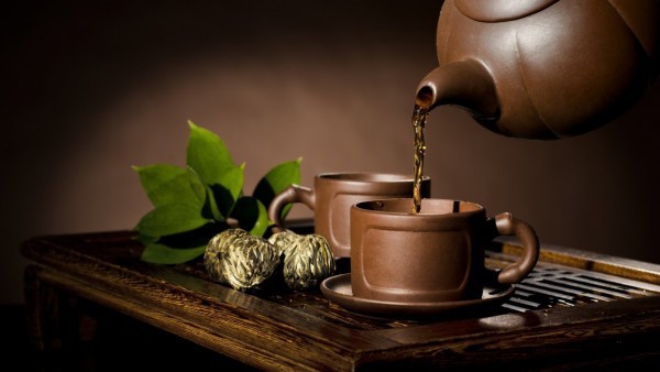 Who knows how tea is used in folk medicine?